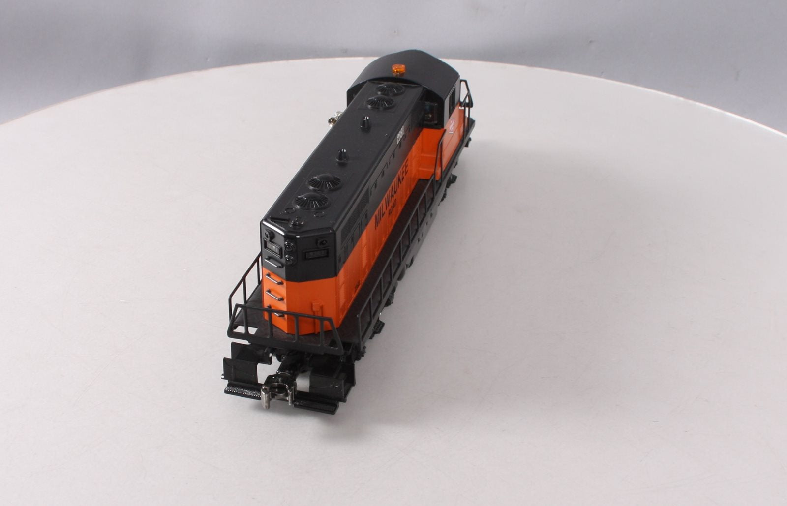 Lionel 6-18574 O Gauge Milwaukee Road GP-20 Diesel Locomotive #2381 EX/Box