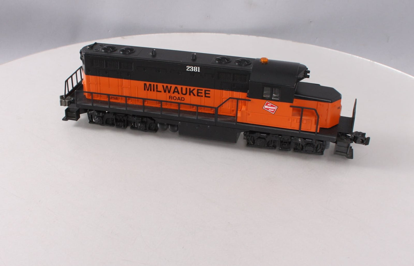 Lionel 6-18574 O Gauge Milwaukee Road GP-20 Diesel Locomotive #2381 EX/Box