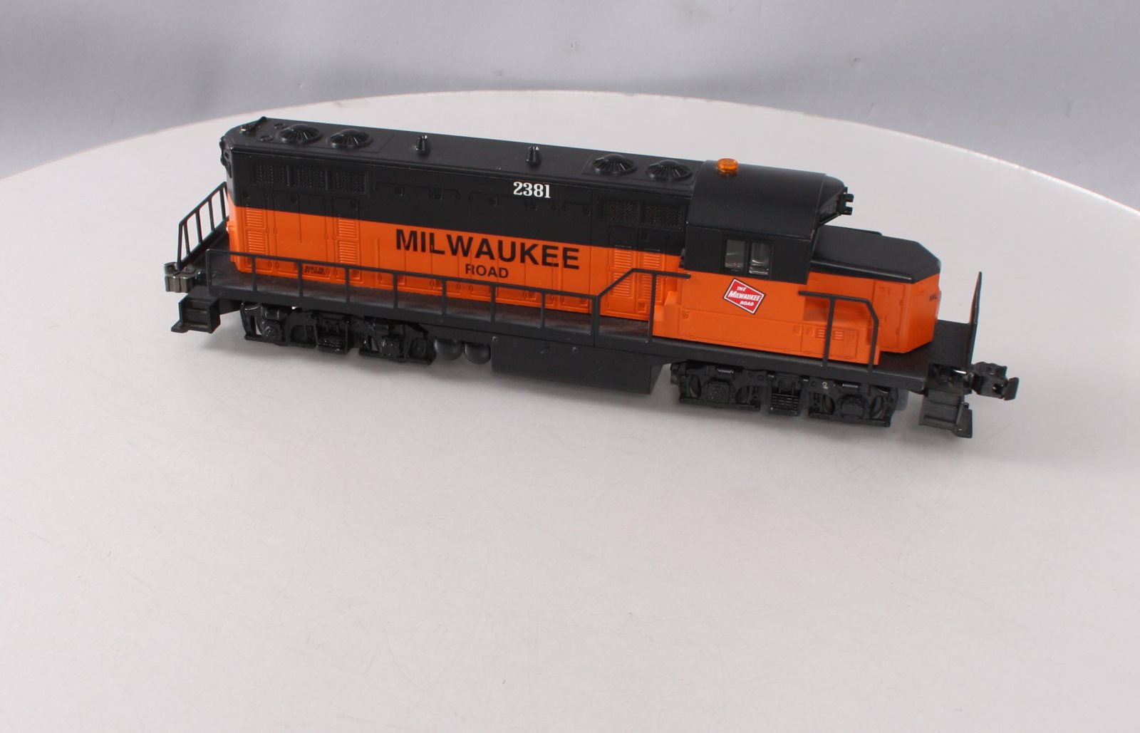 Lionel 6-18574 O Gauge Milwaukee Road GP-20 Diesel Locomotive #2381 EX/Box