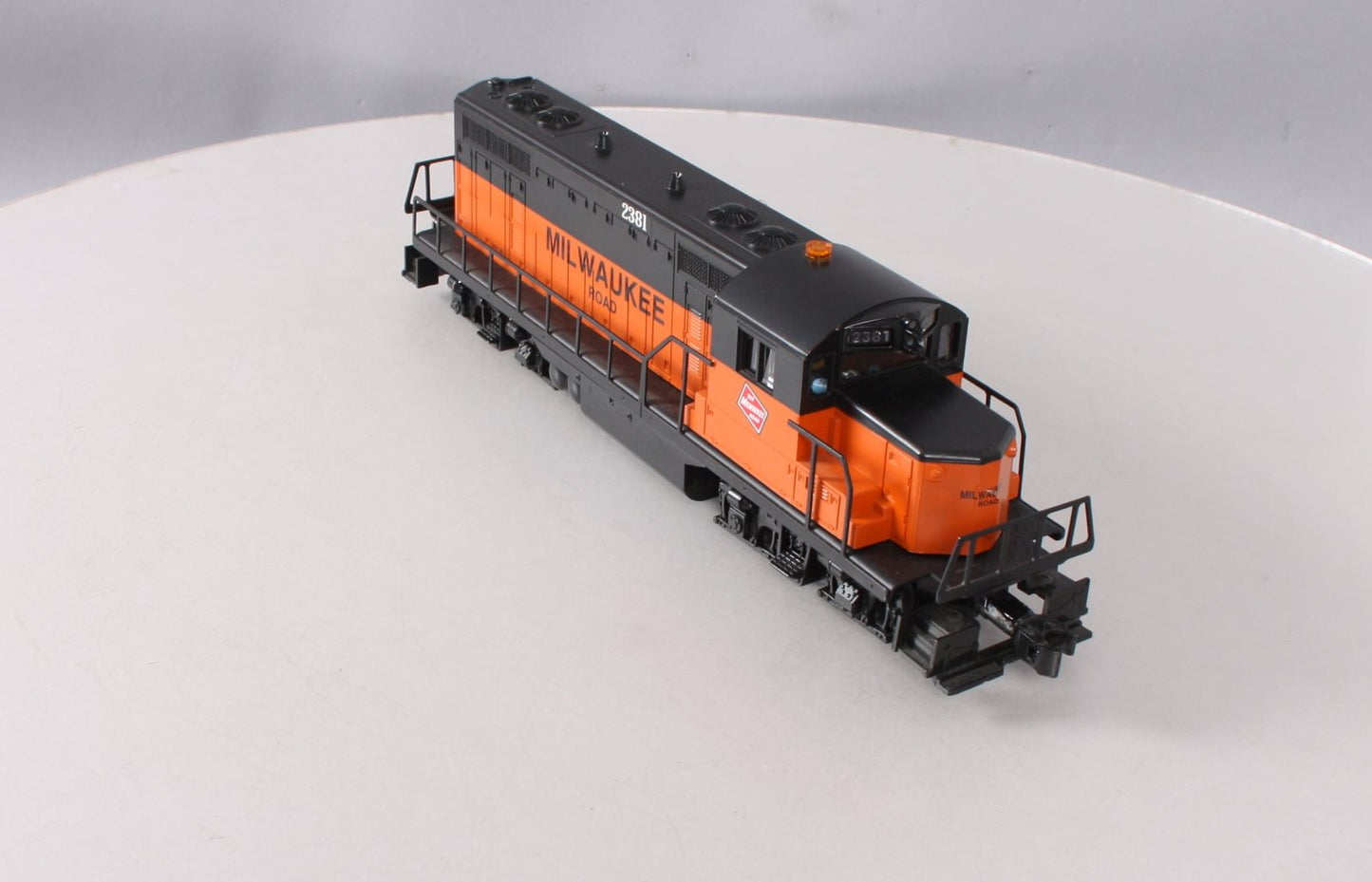 Lionel 6-18574 O Gauge Milwaukee Road GP-20 Diesel Locomotive #2381 EX/Box