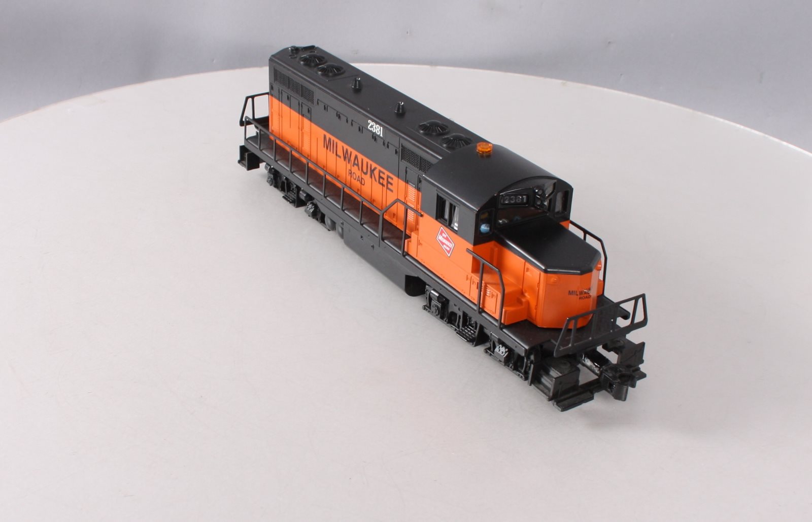 Lionel 6-18574 O Gauge Milwaukee Road GP-20 Diesel Locomotive #2381 EX/Box