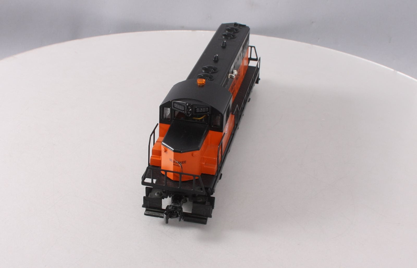 Lionel 6-18574 O Gauge Milwaukee Road GP-20 Diesel Locomotive #2381 EX/Box