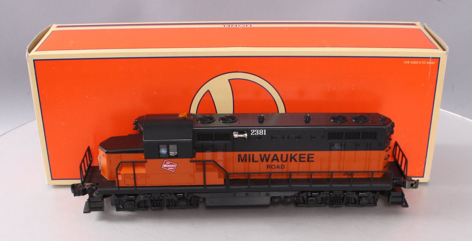 Lionel 6-18574 O Gauge Milwaukee Road GP-20 Diesel Locomotive #2381 EX/Box