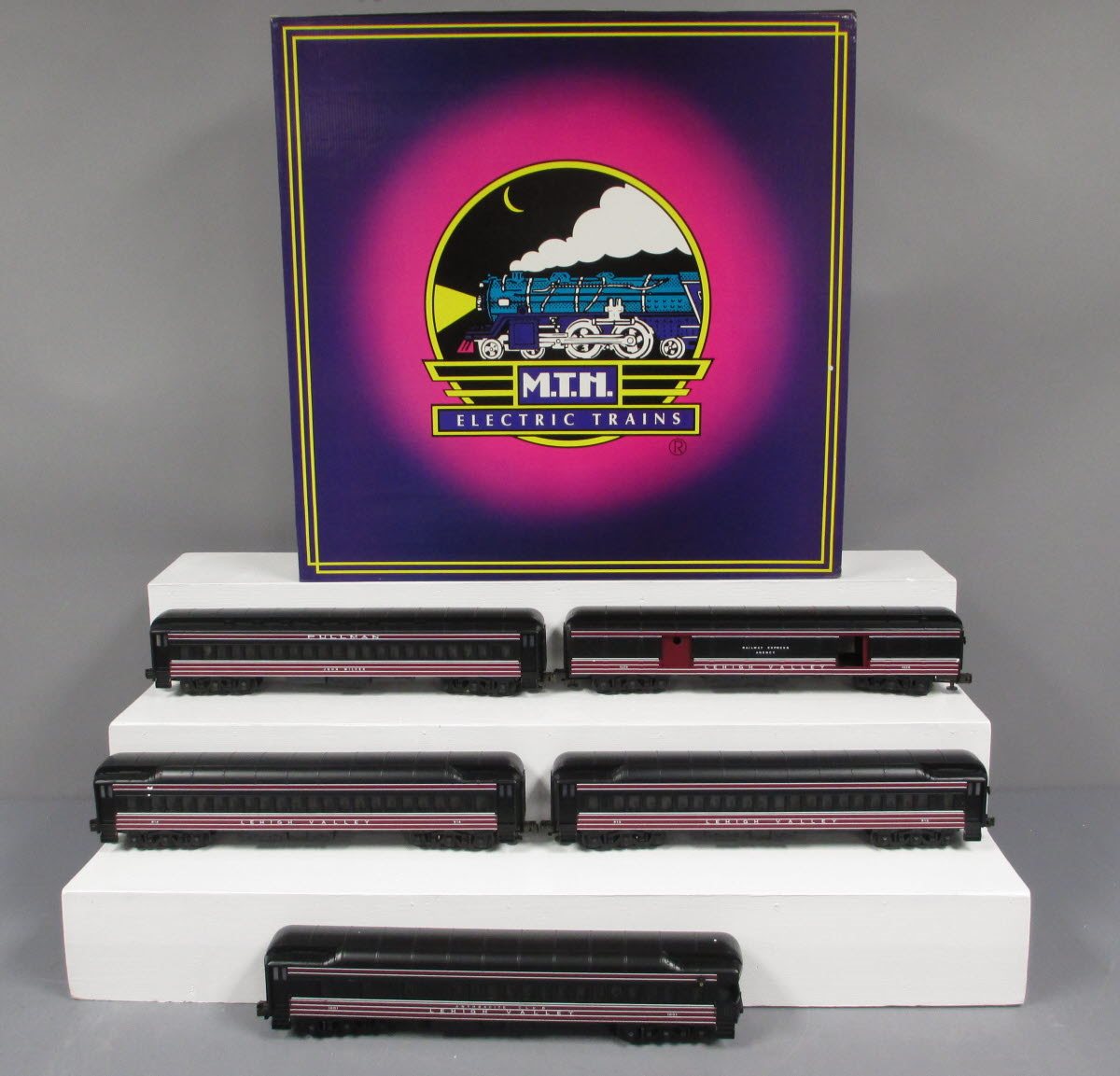 MTH 20-4010 O Gauge Lehigh Valley Premier 70' Madison Passenger 5-Car Set LN/Box