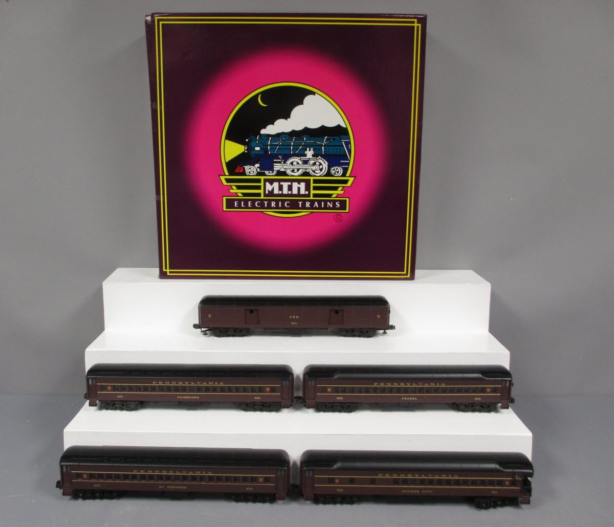 MTH 20-4018 O Pennsylvania 70' Madison Passenger 5-Car Set LN/Box