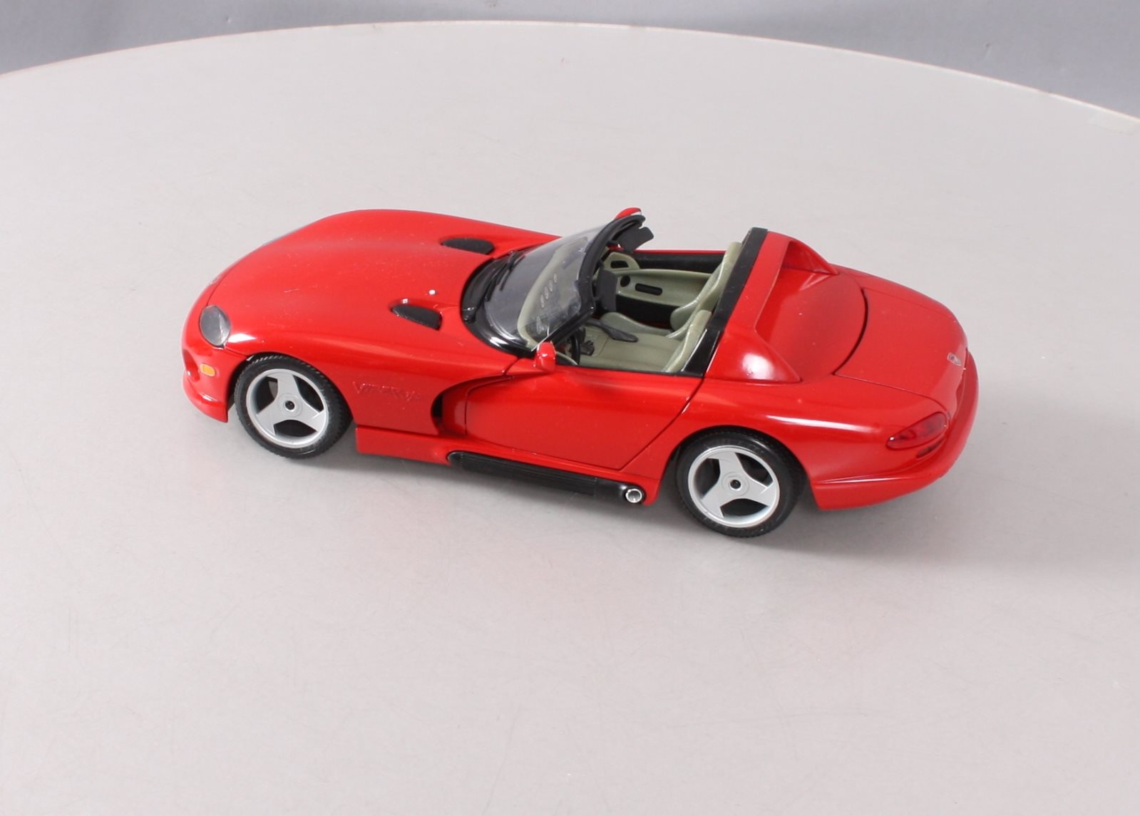 Burago 3025 1:18 Scale 1992 Dodge Viper RT/10