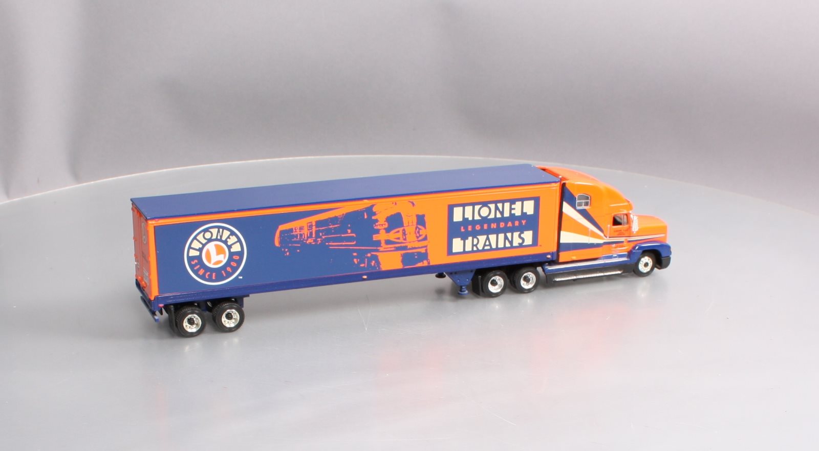 Lionel 417500 Eastwood Automobilia Tractor & Trailer Limited Edition NIB