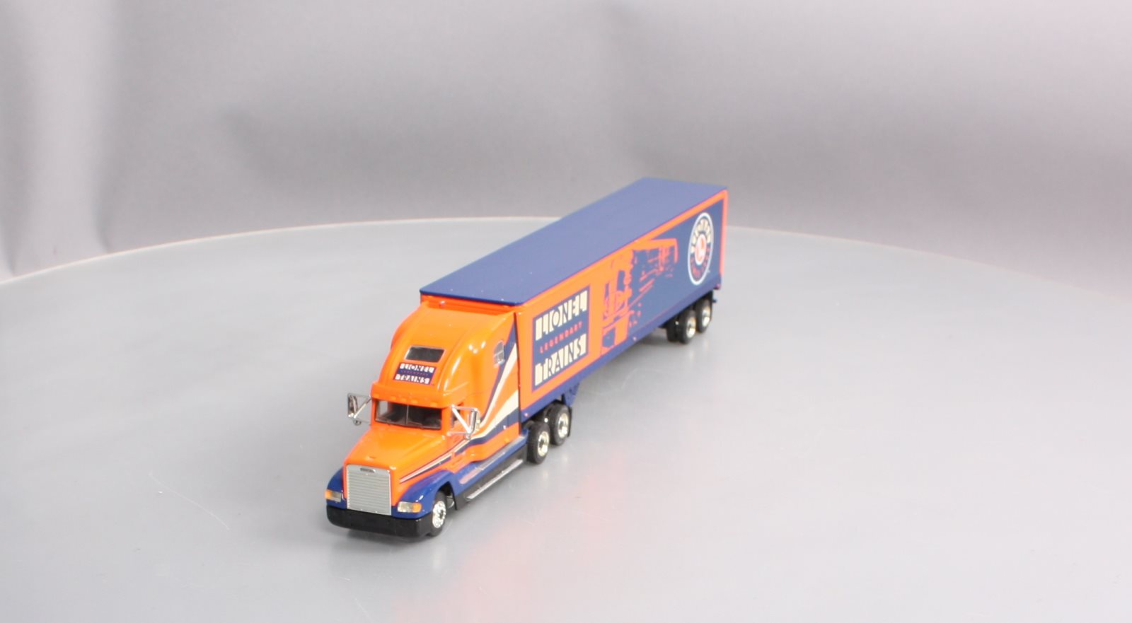 Lionel 417500 Eastwood Automobilia Tractor & Trailer Limited Edition NIB