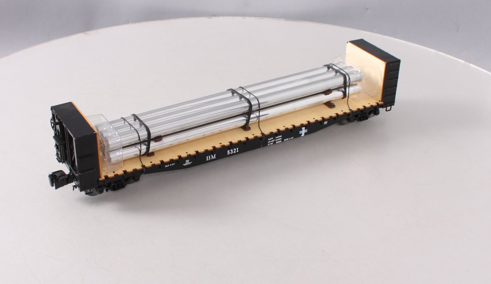 Lionel 6-27837 O Boston & Maine Bulkhead Flatcar w/Pipe Load #5321