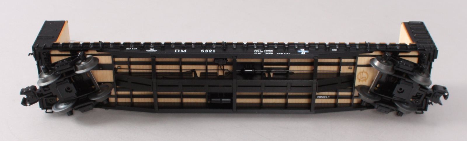 Lionel 6-27837 O Boston & Maine Bulkhead Flatcar w/Pipe Load #5321