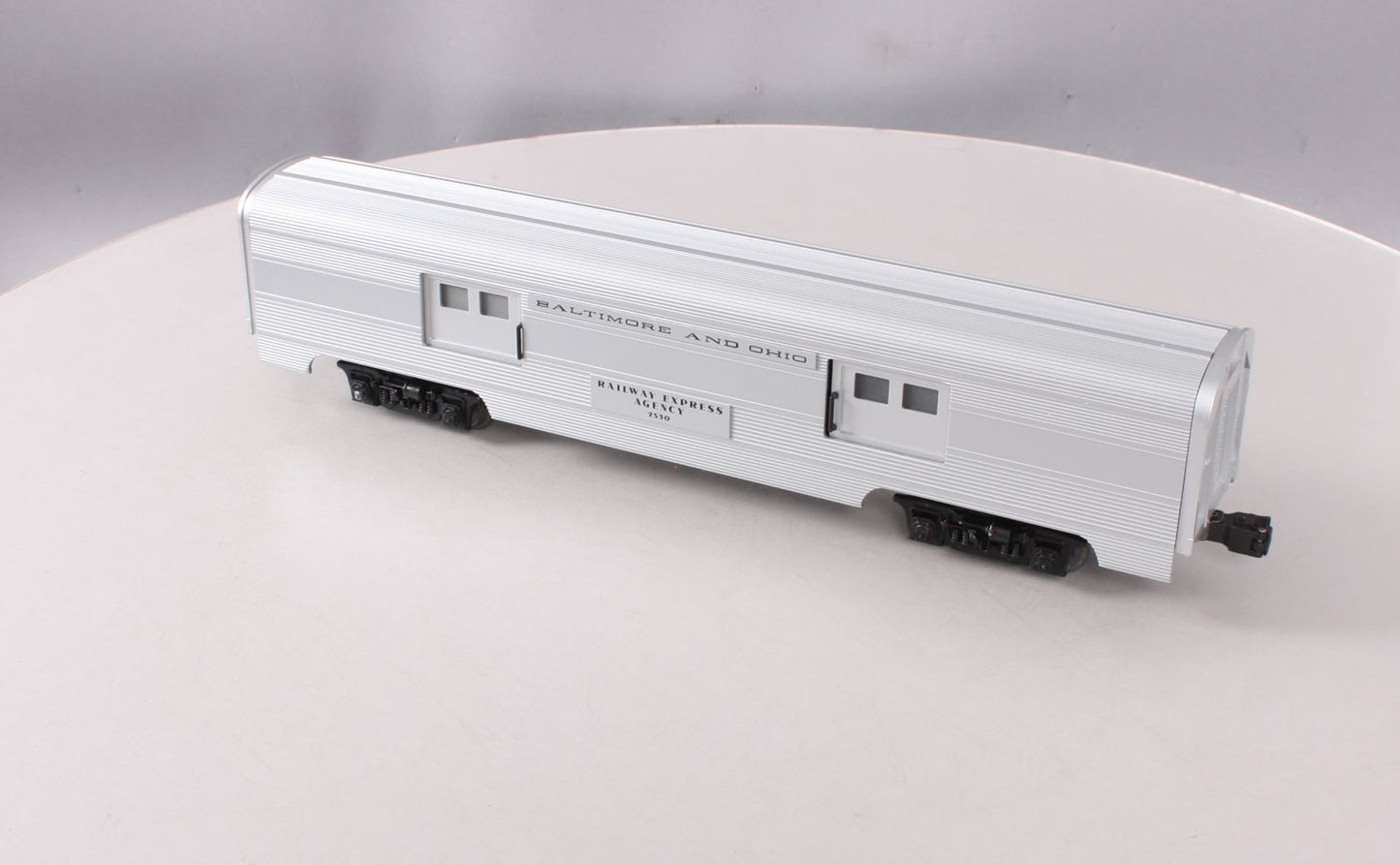 Williams 2530 O Scale Baltimore & Ohio 60' Streamlined REA Passenger Car EX