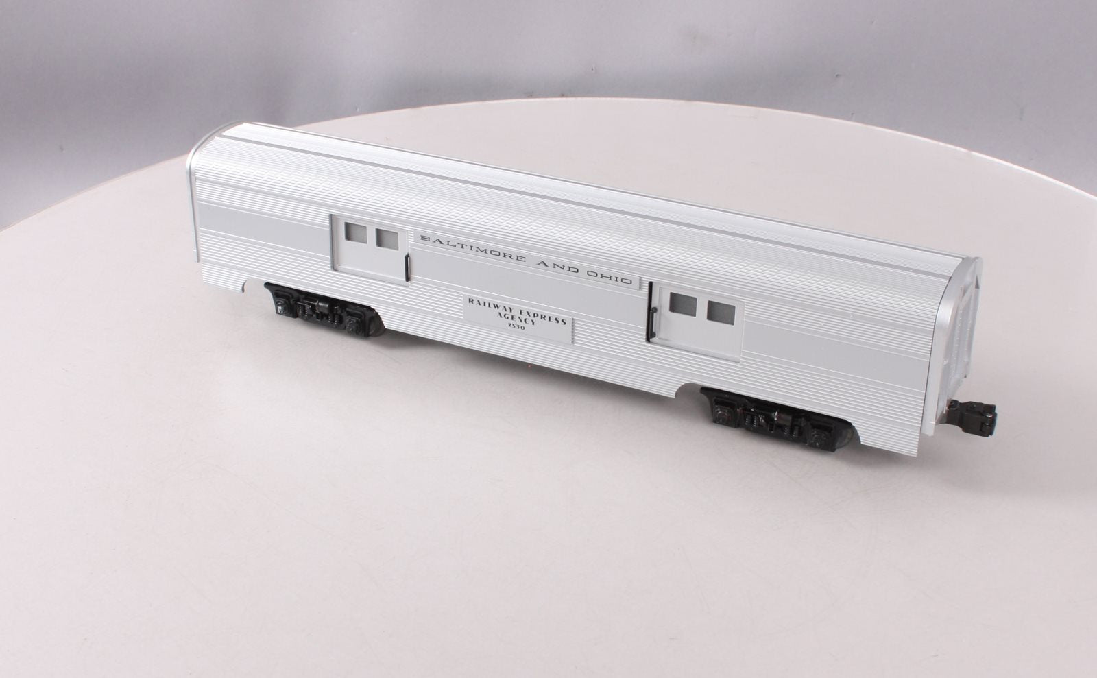 Williams 2530 O Scale Baltimore & Ohio 60' Streamlined REA Passenger Car EX