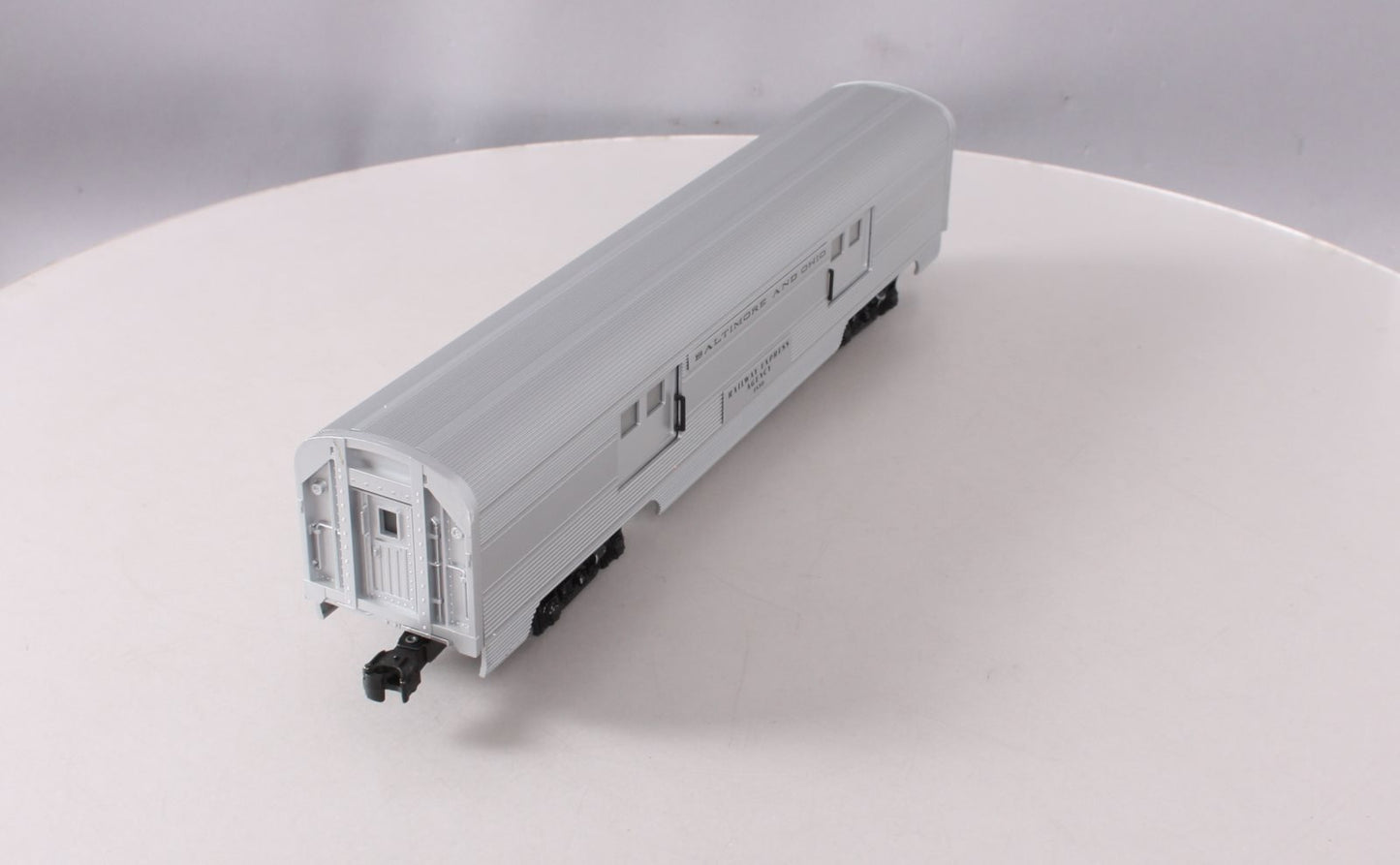 Williams 2530 O Scale Baltimore & Ohio 60' Streamlined REA Passenger Car EX