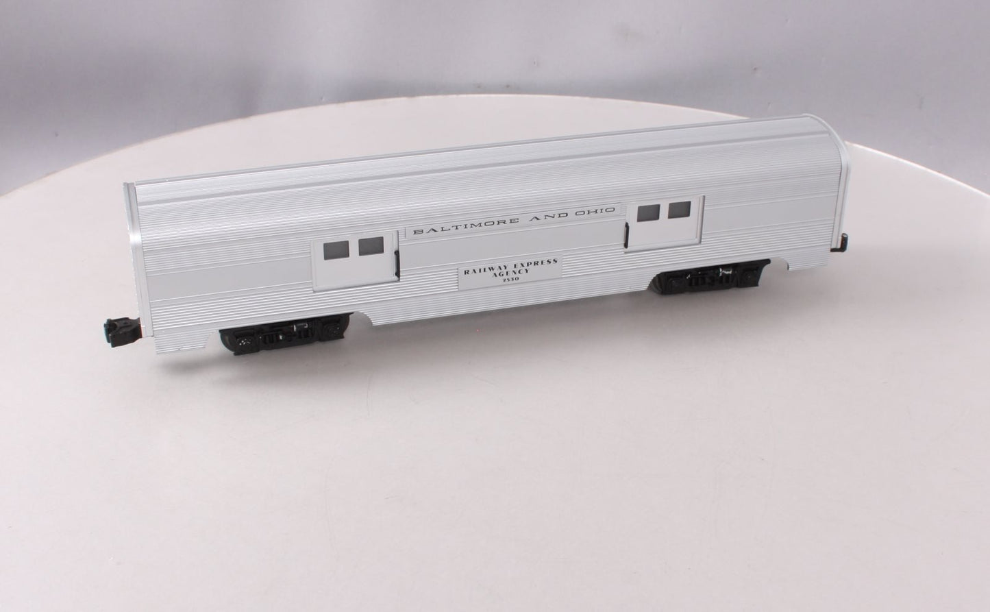 Williams 2530 O Scale Baltimore & Ohio 60' Streamlined REA Passenger Car EX