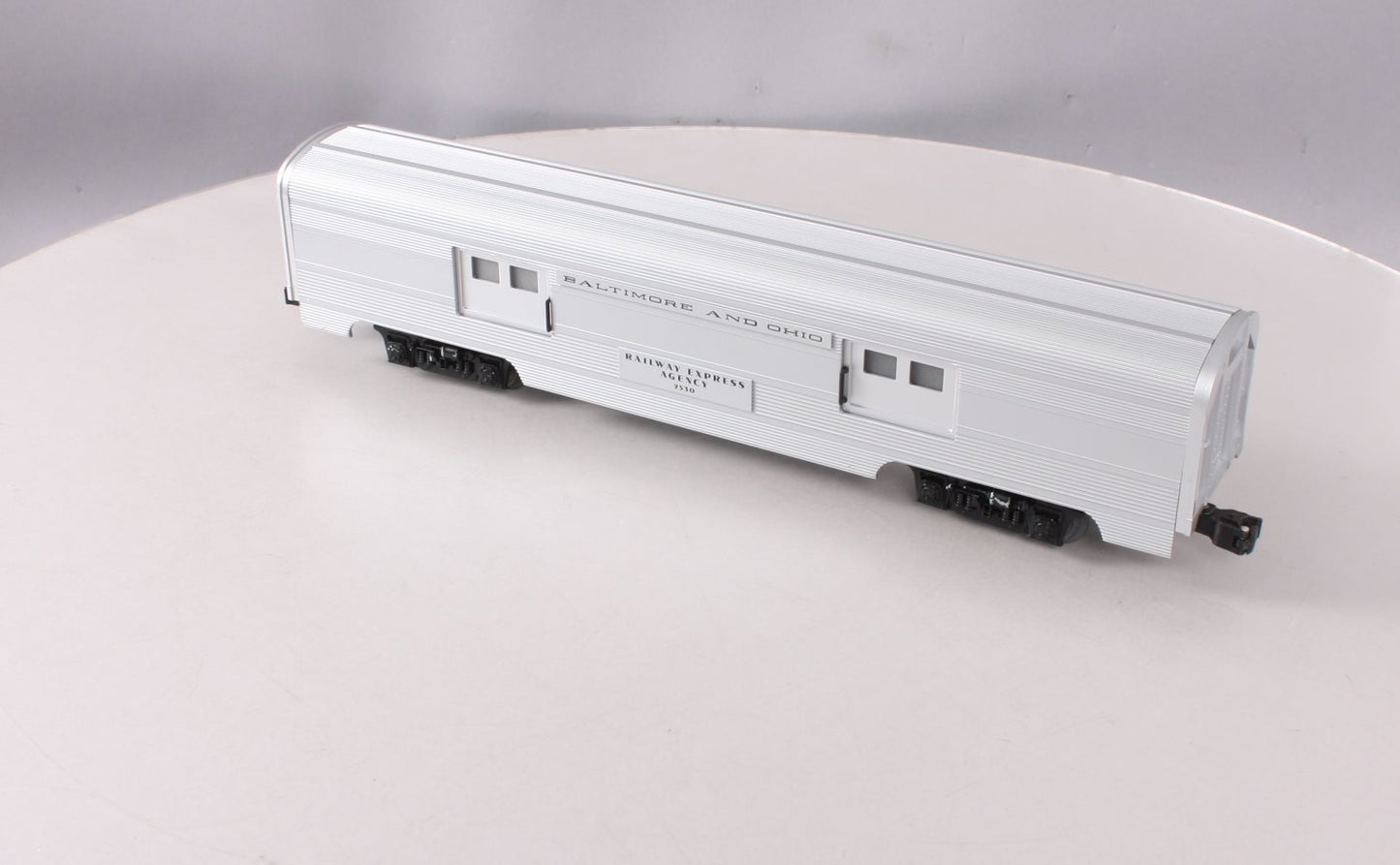 Williams 2530 O Scale Baltimore & Ohio 60' Streamlined REA Passenger Car EX