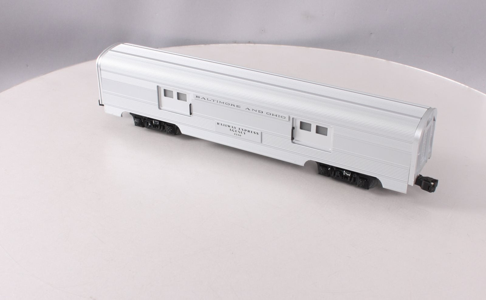 Williams 2530 O Scale Baltimore & Ohio 60' Streamlined REA Passenger Car EX
