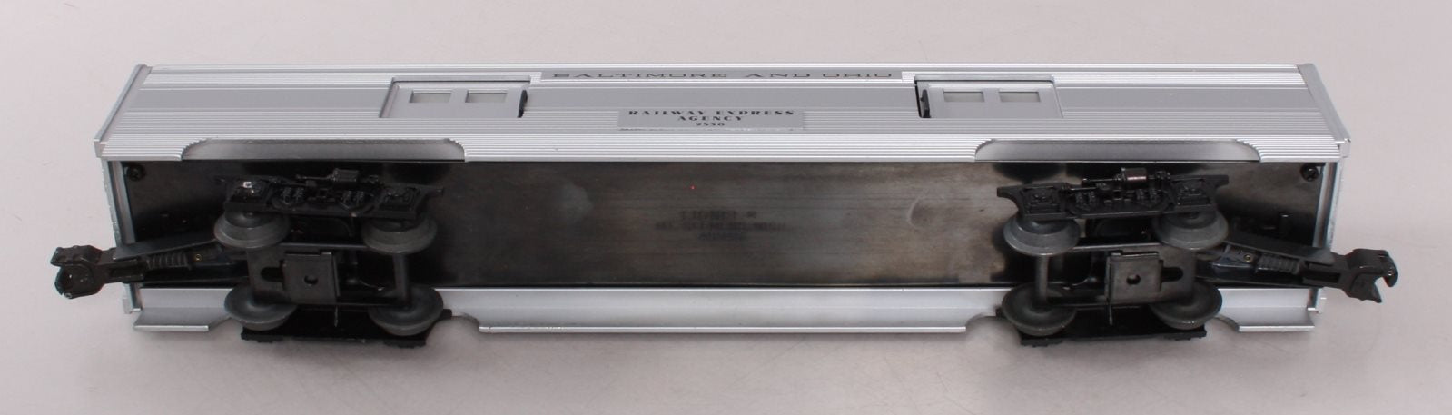 Williams 2530 O Scale Baltimore & Ohio 60' Streamlined REA Passenger Car EX