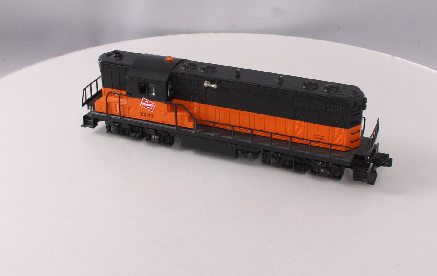 Lionel 6-18866 O Milwaukee Road GP-7 Diesel Locomotive #2383 LN/Box