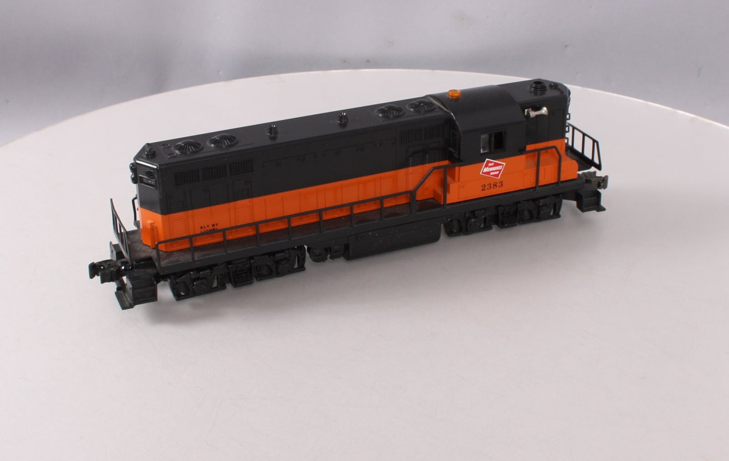 Lionel 6-18866 O Milwaukee Road GP-7 Diesel Locomotive #2383 LN/Box