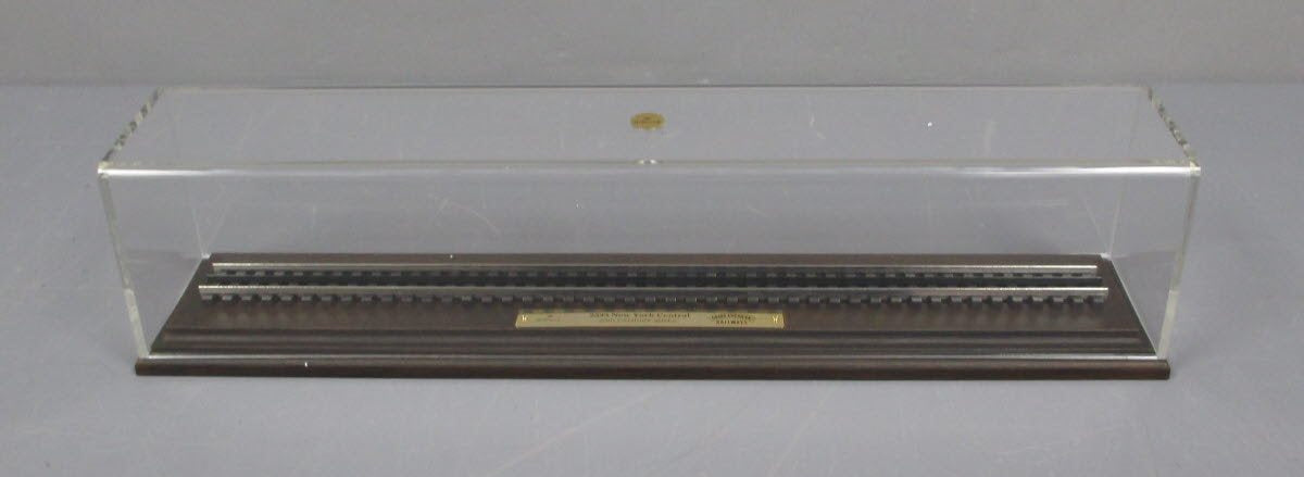 Hallmark 2333 Lionel Miniature NYC F3AA Diesel Set w/Display Case LN/Box
