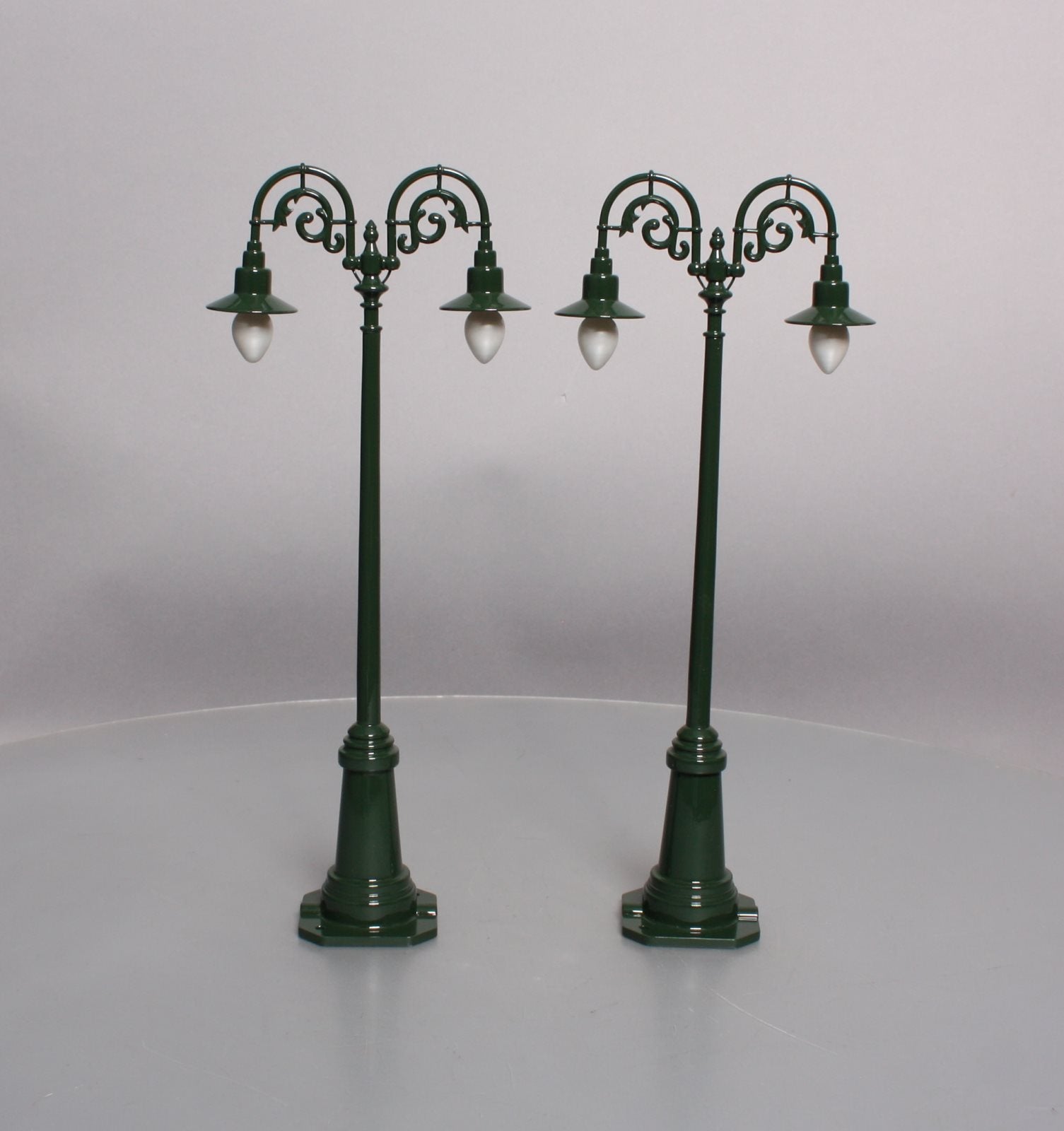 MTH 10-1095 Standard Gauge Dark Green #67 Lamp Post Set (Pack of 2) LN/Box
