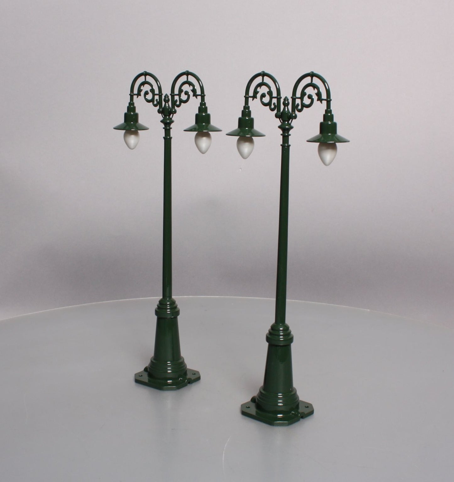 MTH 10-1095 Standard Gauge Dark Green #67 Lamp Post Set (Pack of 2) LN/Box