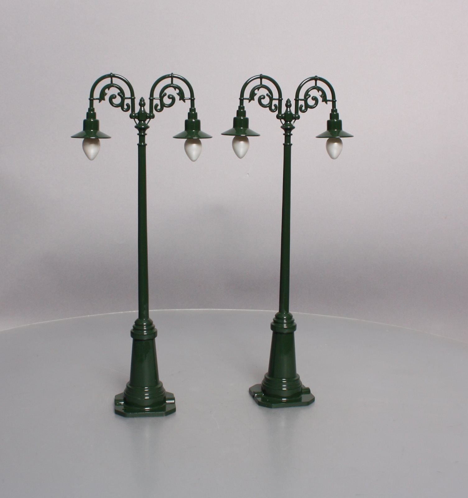 MTH 10-1095 Standard Gauge Dark Green #67 Lamp Post Set (Pack of 2) LN/Box