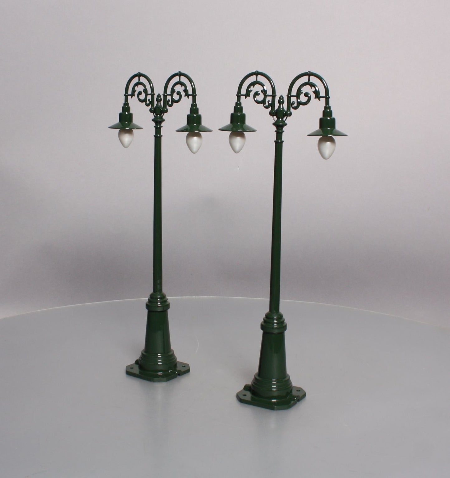 MTH 10-1095 Standard Gauge Dark Green #67 Lamp Post Set (Pack of 2) LN/Box