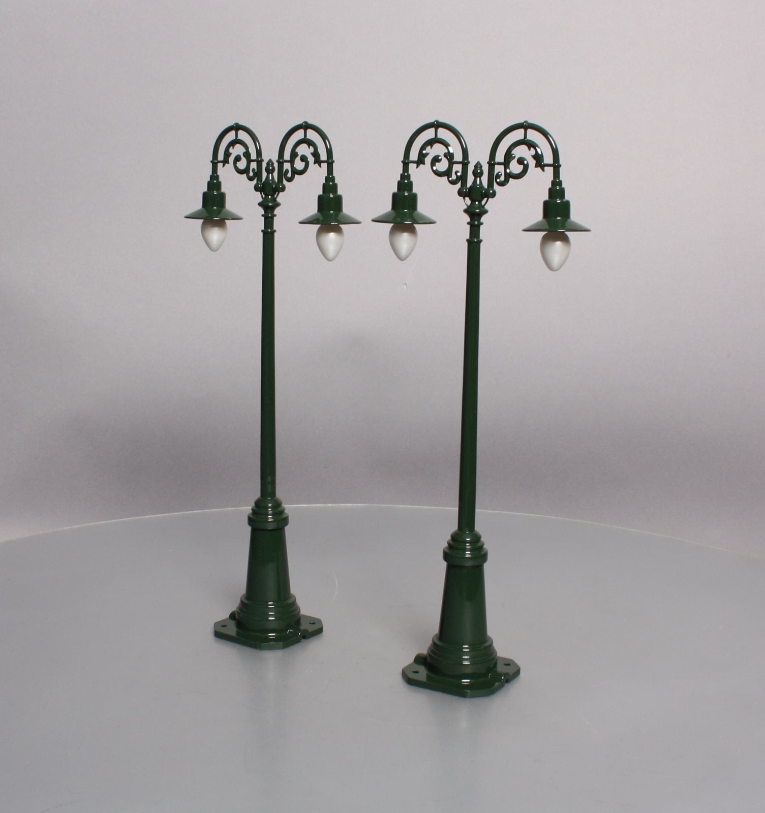 MTH 10-1095 Standard Gauge Dark Green #67 Lamp Post Set (Pack of 2) LN/Box