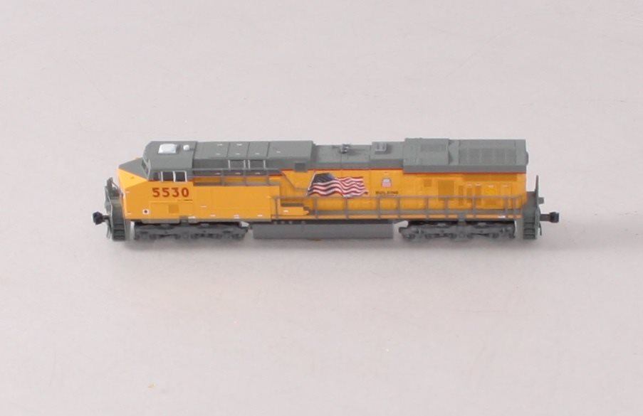 Kato 176-8923 N Union Pacific GE ES44AC Diesel Locomotive #5530