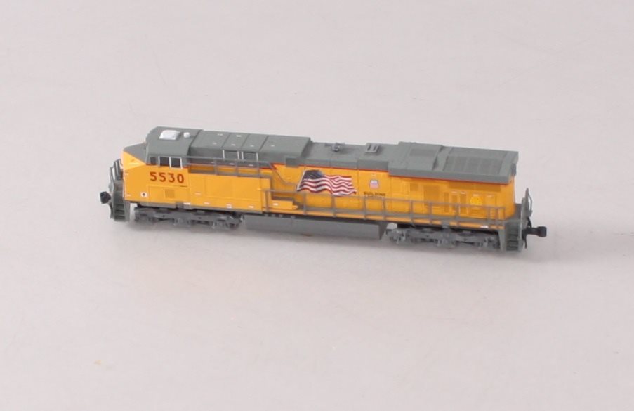 Kato 176-8923 N Union Pacific GE ES44AC Diesel Locomotive #5530