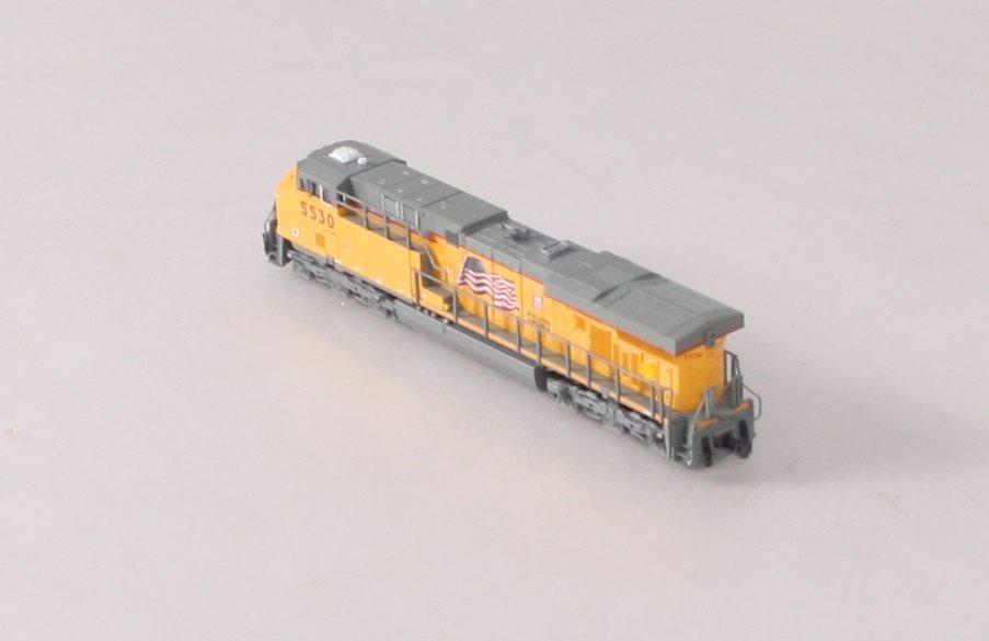 Kato 176-8923 N Union Pacific GE ES44AC Diesel Locomotive #5530