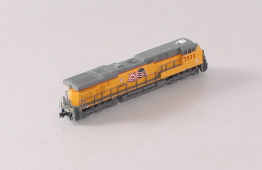 Kato 176-8923 N Union Pacific GE ES44AC Diesel Locomotive #5530
