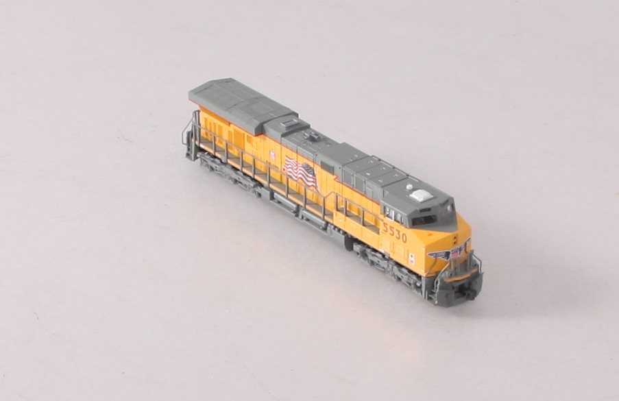 Kato 176-8923 N Union Pacific GE ES44AC Diesel Locomotive #5530