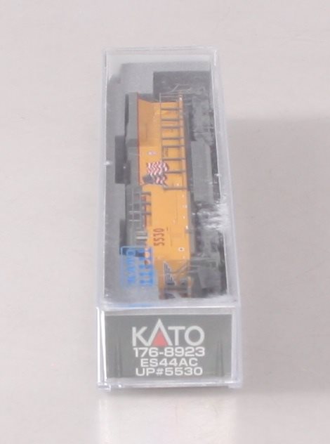 Kato 176-8923 N Union Pacific GE ES44AC Diesel Locomotive #5530
