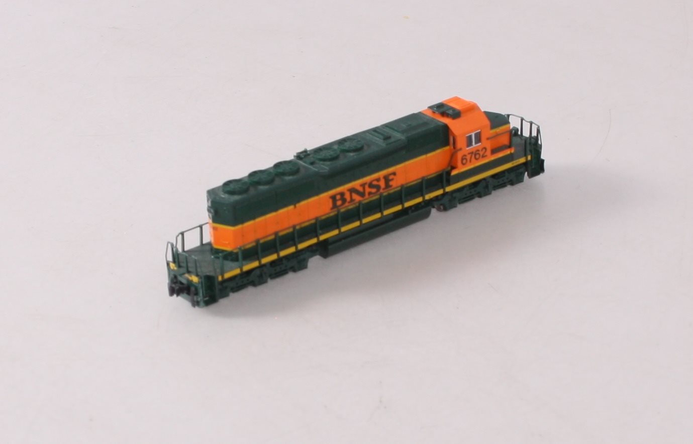 Kato 176-8204 N Scale BNSF SD40-2 Diesel #6762