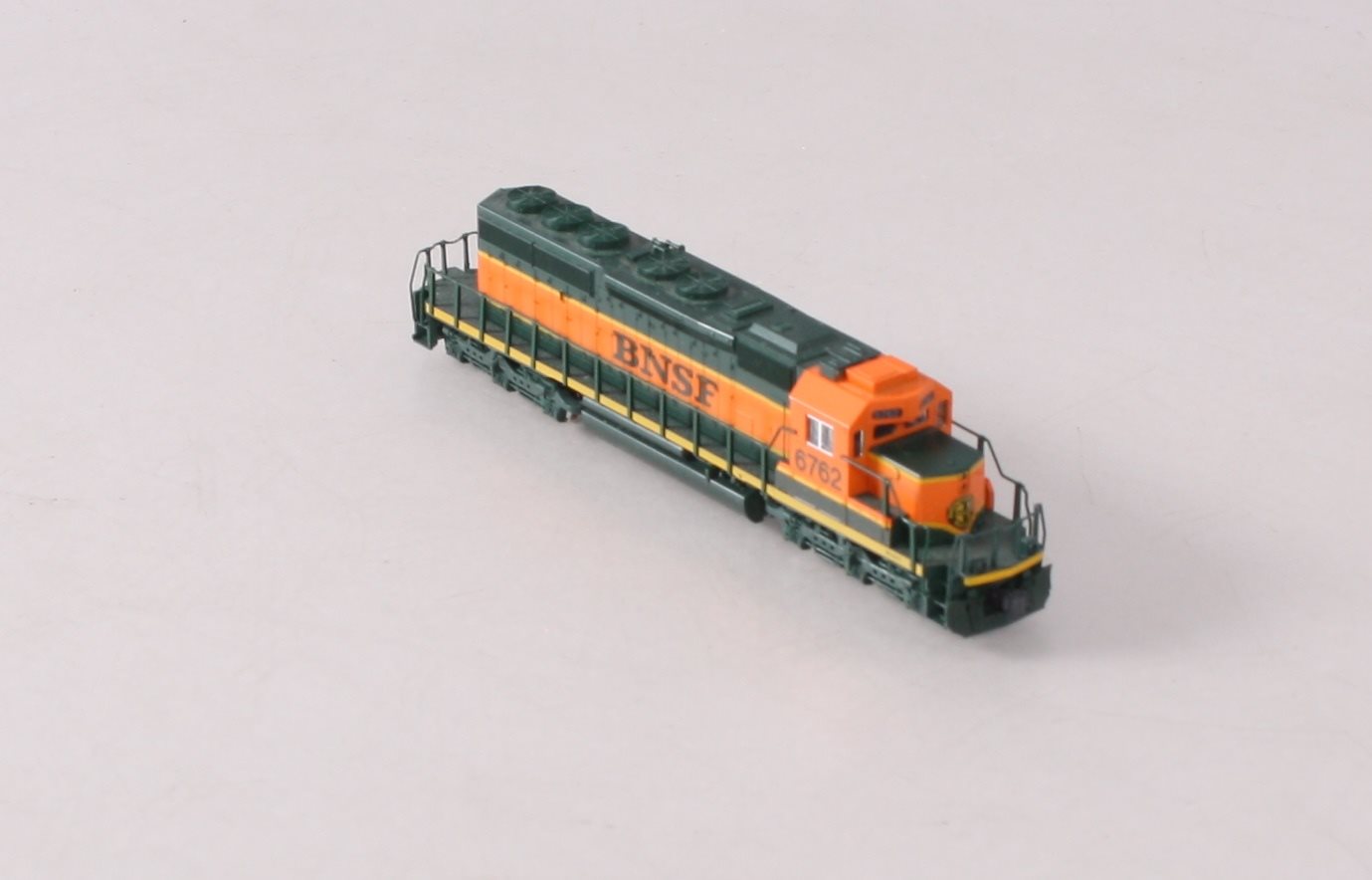 Kato 176-8204 N Scale BNSF SD40-2 Diesel #6762
