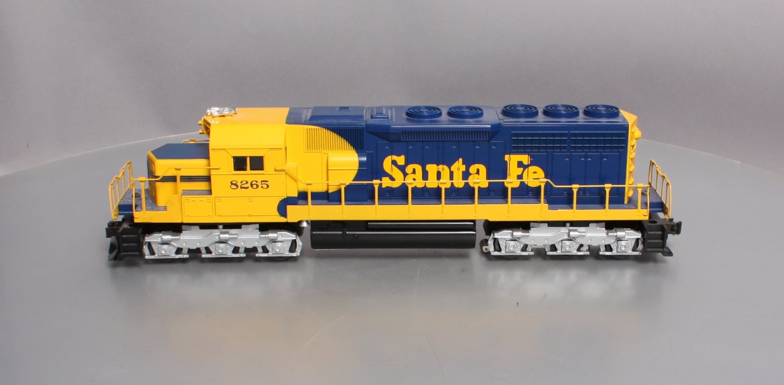 Lionel 6-8265 O Gauge Santa Fe SD-40 Diesel Locomotive LN/Box