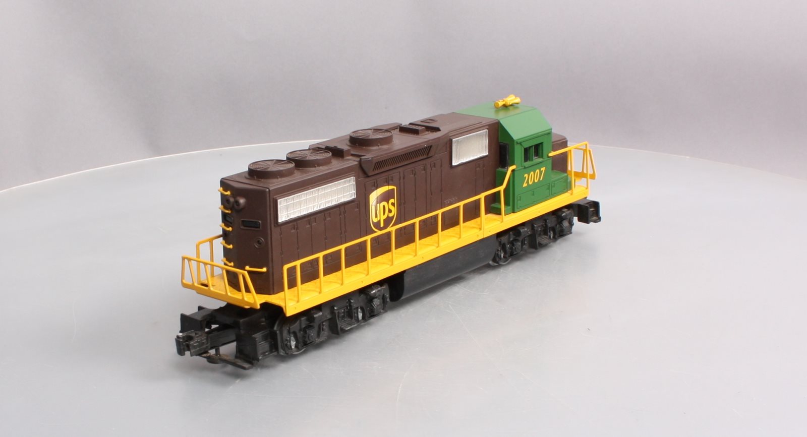 Lionel 6-28879 O Gauge UPS GP38 Diesel Locomotive #2007 LN/Box