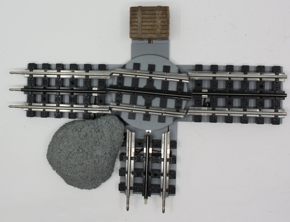 K-Line K-42409 Operating Turn Table With Speed Shed and Speeder
