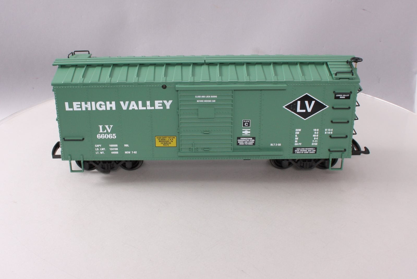 USA Trains R19060B G Lehigh Valley Simulated Steel Box Car (Green) #LV66065