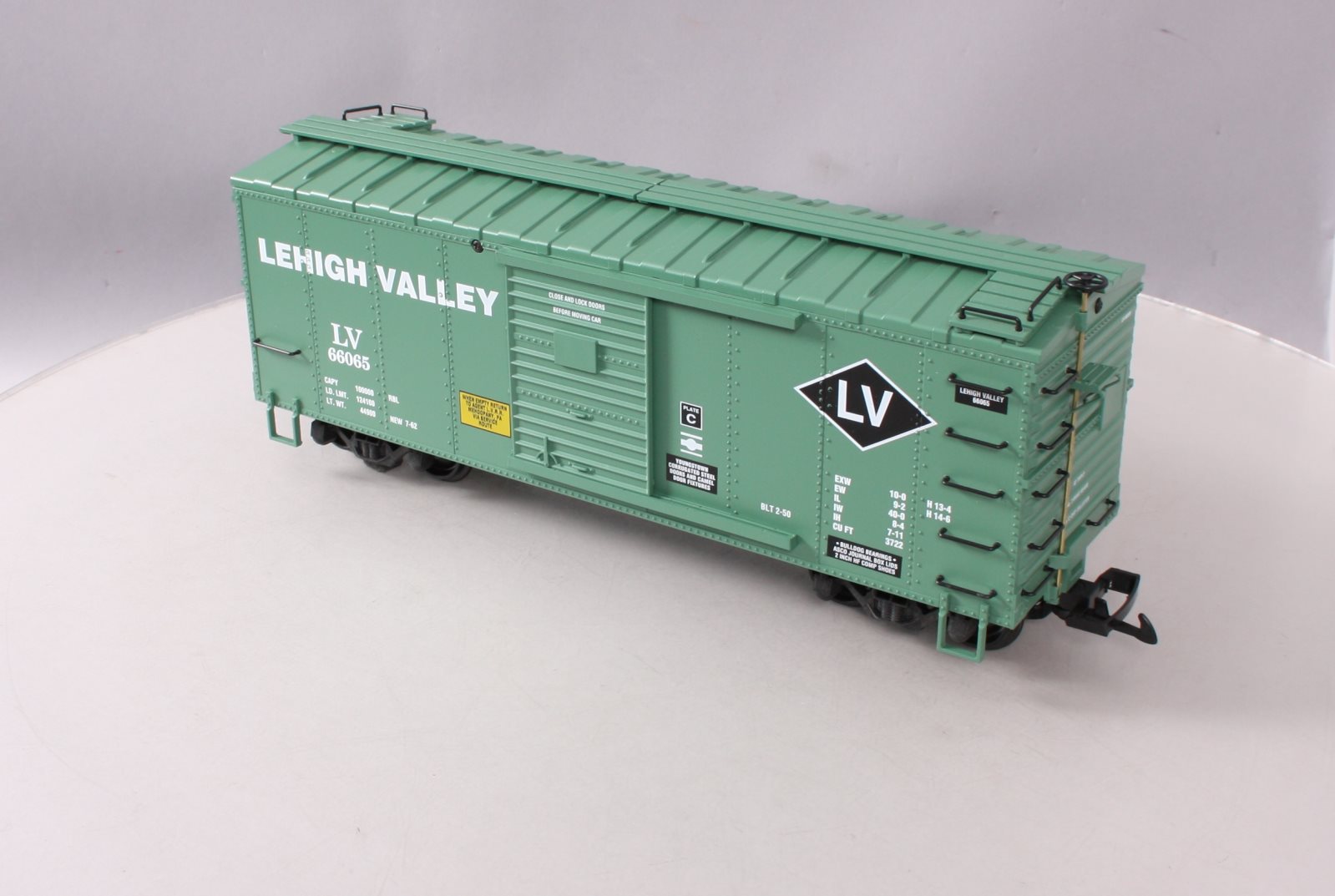 USA Trains R19060B G Lehigh Valley Simulated Steel Box Car (Green) #LV66065