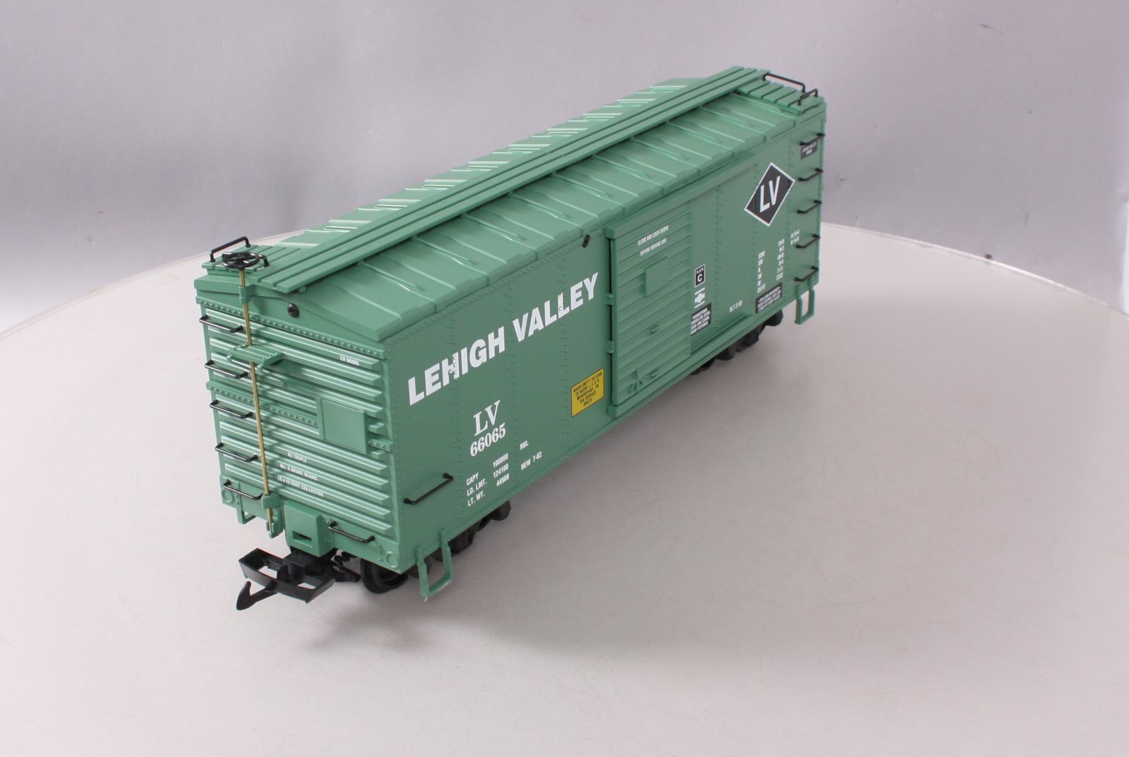 USA Trains R19060B G Lehigh Valley Simulated Steel Box Car (Green) #LV66065