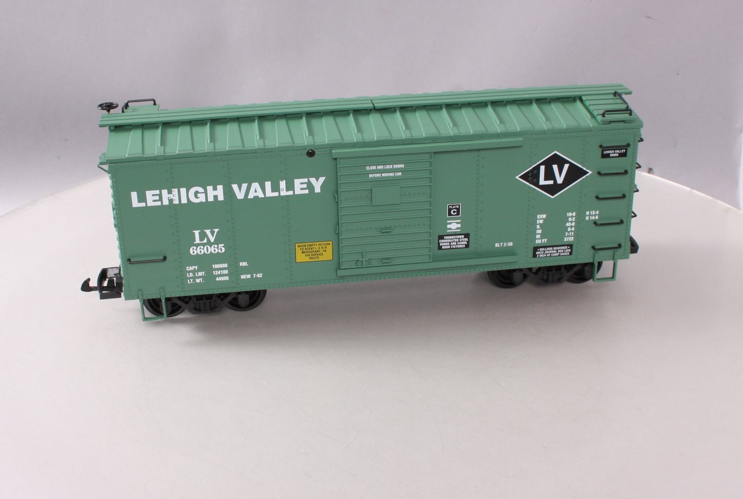 USA Trains R19060B G Lehigh Valley Simulated Steel Box Car (Green) #LV66065