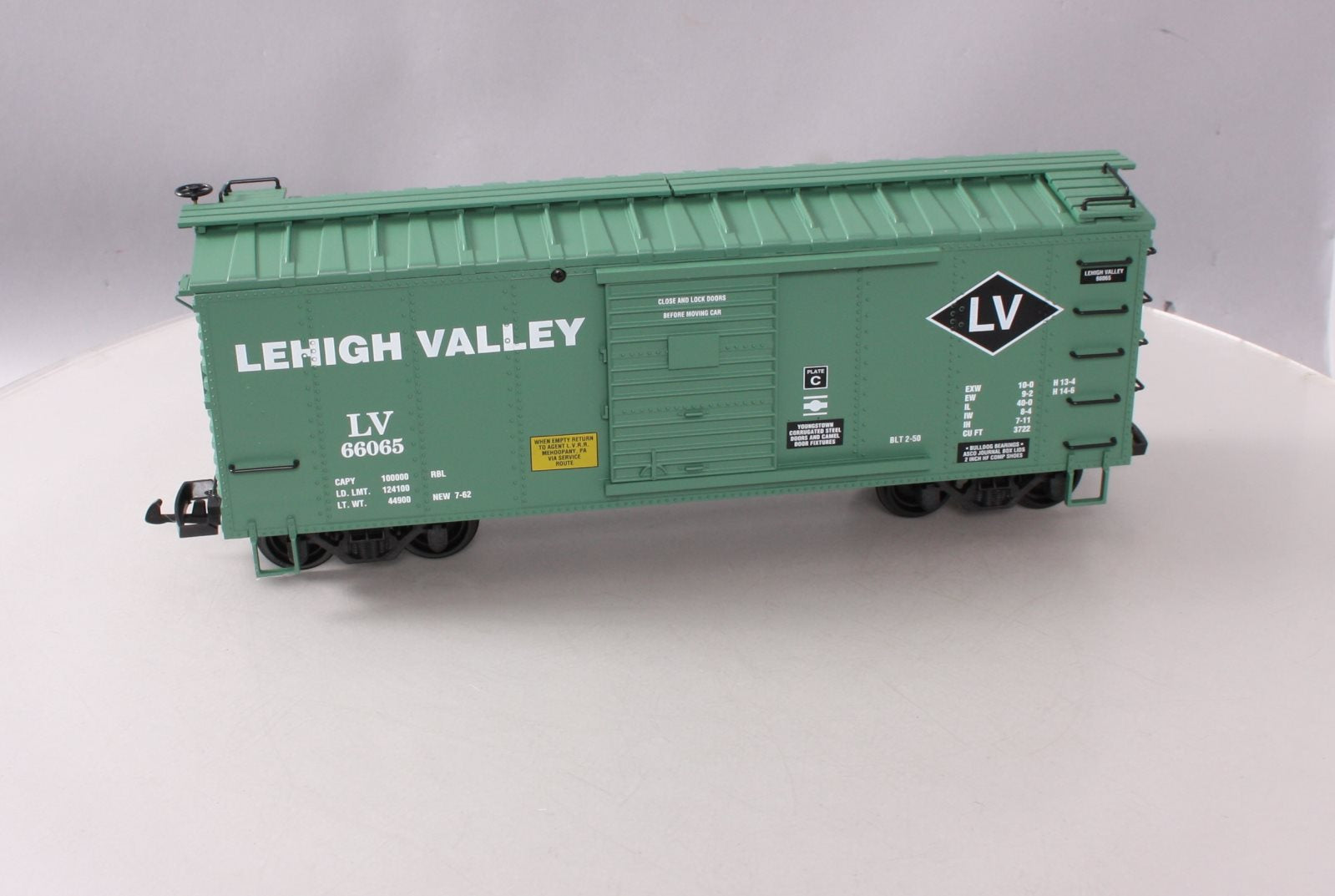 USA Trains R19060B G Lehigh Valley Simulated Steel Box Car (Green) #LV66065