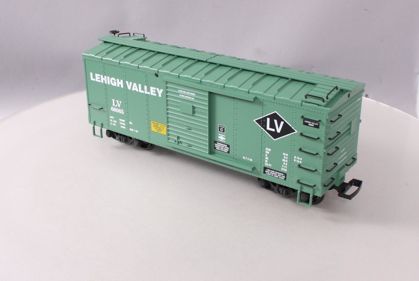 USA Trains R19060B G Lehigh Valley Simulated Steel Box Car (Green) #LV66065