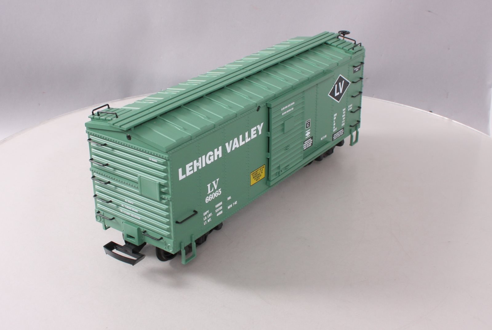 USA Trains R19060B G Lehigh Valley Simulated Steel Box Car (Green) #LV66065