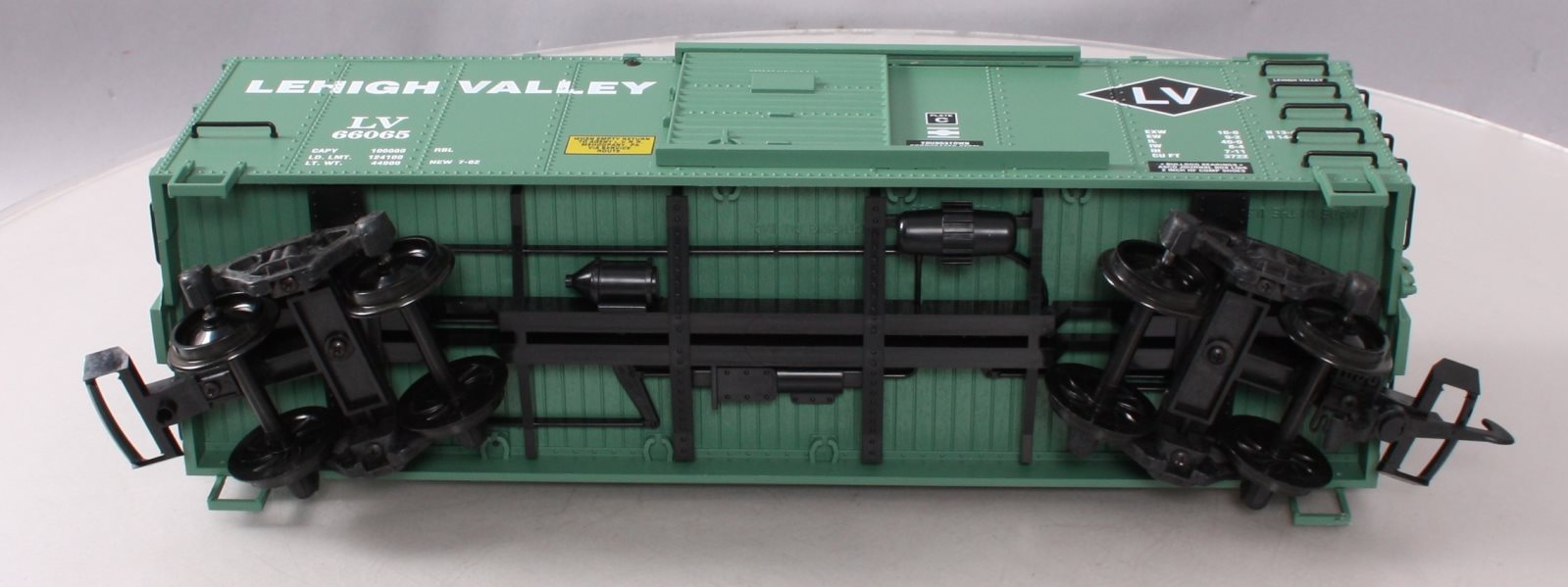 USA Trains R19060B G Lehigh Valley Simulated Steel Box Car (Green) #LV66065