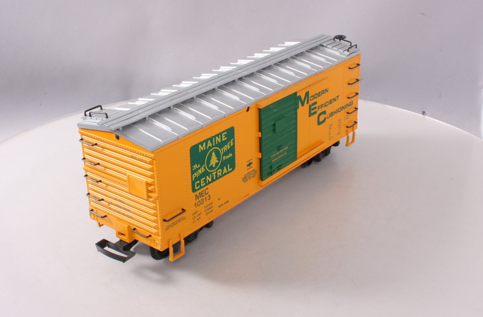 USA Trains 19068 G Maine Central American Series Steel Box Car Yellow