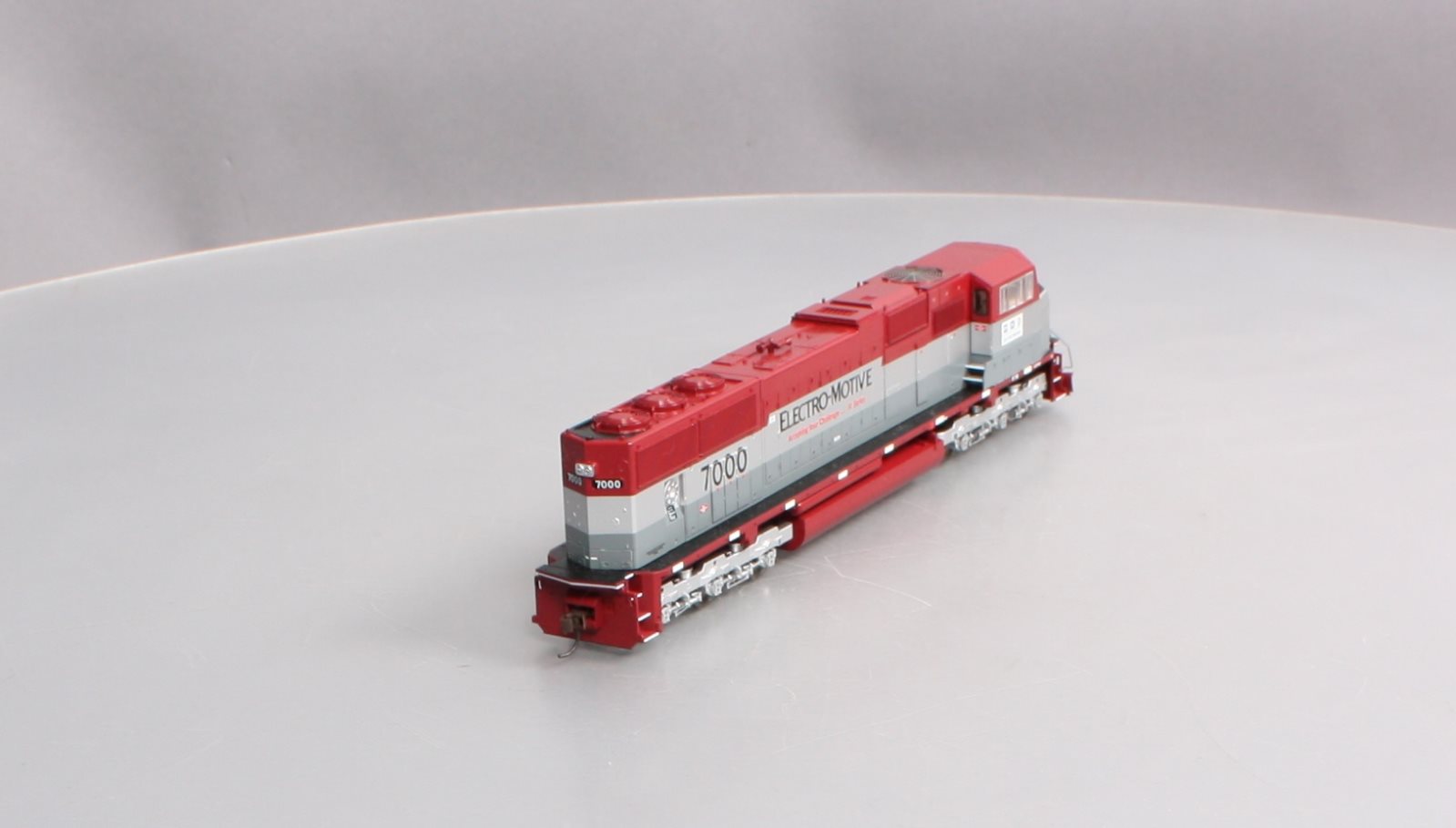 Athearn 0G6116 HO Scale Electro-Motive SD70M EMD Diesel Locomotive #7000 LN/Box